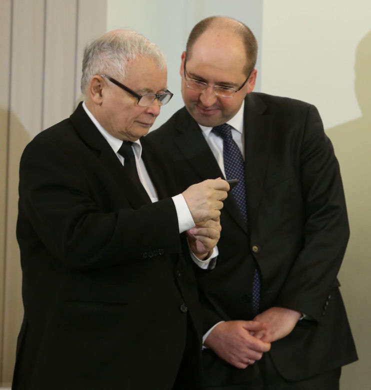 Adam Bielan. Moje dzieci rysują koty prezesowi