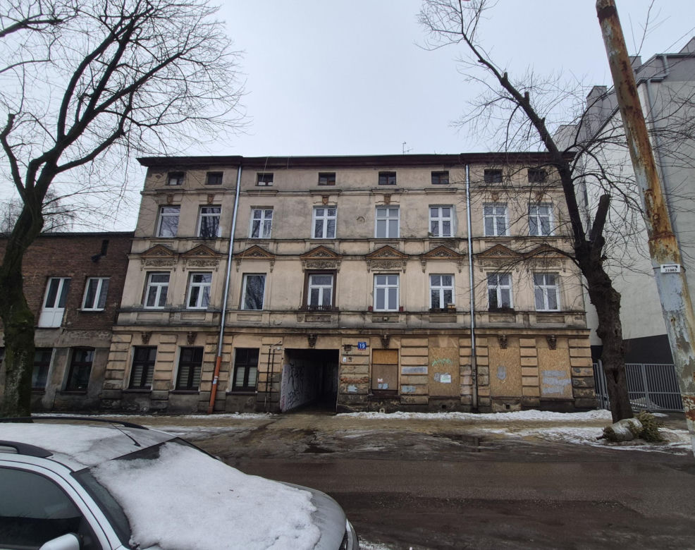 Za tymi drzwiami rozgrywał się dramat. Anna i jej niepełnosprawny partner zamarzli na śmierć