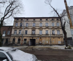 Za tymi drzwiami rozgrywał się dramat. Anna i jej niepełnosprawny partner zamarzli na śmierć