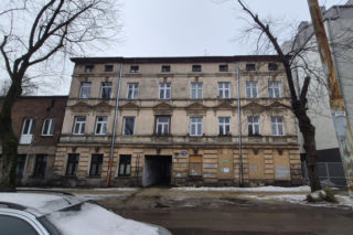 Za tymi drzwiami rozgrywał się dramat. Anna i jej niepełnosprawny partner zamarzli na śmierć