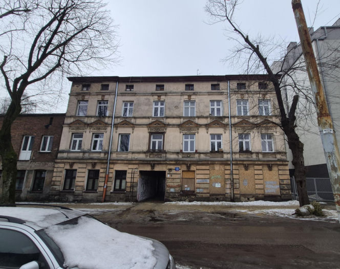 Za tymi drzwiami rozgrywał się dramat. Anna i jej niepełnosprawny partner zamarzli na śmierć