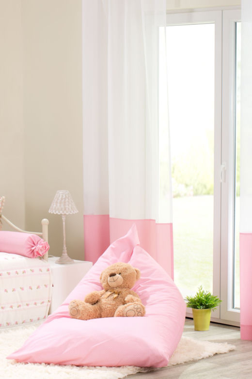 Różowy worek do siedzenia (źródło: www.dekoria.pl)