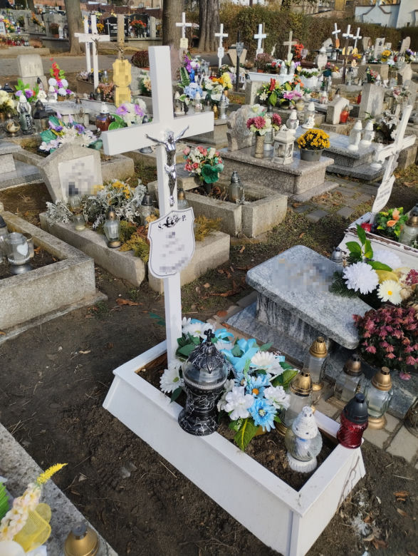 Grób dziecka znalezionego w sortowni śmieci w Zabrzu