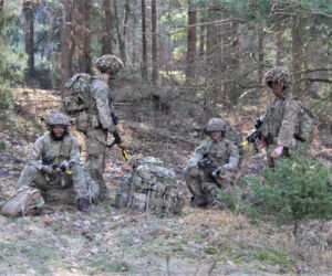 Brytyjscy żołnierze, ćwiczenia na poligonie