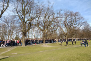Kibice Cracovii w asyście policji w drodze na Derby Krakowa 2019. Zobacz ZDJĘCIA!