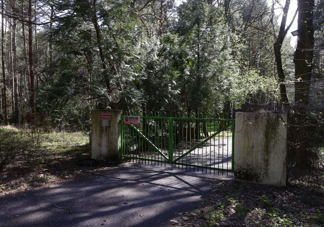 Rosjanie wynoszą się z kolejnych budynków. Ambasada Federacji opuszcza ośrodek wczasowy nad Zegrzem