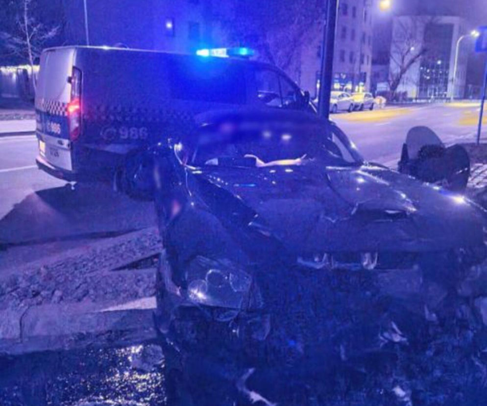 Krew lała się z nosa, ale winę zrzucił na Ukraińca. Rozbity Dodge, nietrzeźwa para i szokujące zeznania