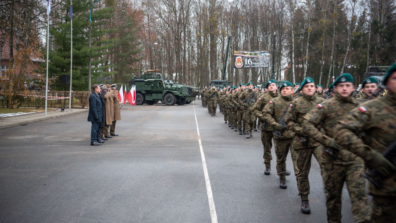 Olsztyn. Ponad 400 żołnierzy złożyło przysięgę. W uroczystości wziął udział szef MON [ZDJĘCIA]