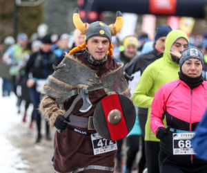 Wystrzał startera zamiast szampana. Tłumy powitały Nowy Rok na XX Śląskim Maratonie Noworocznym Cyborg