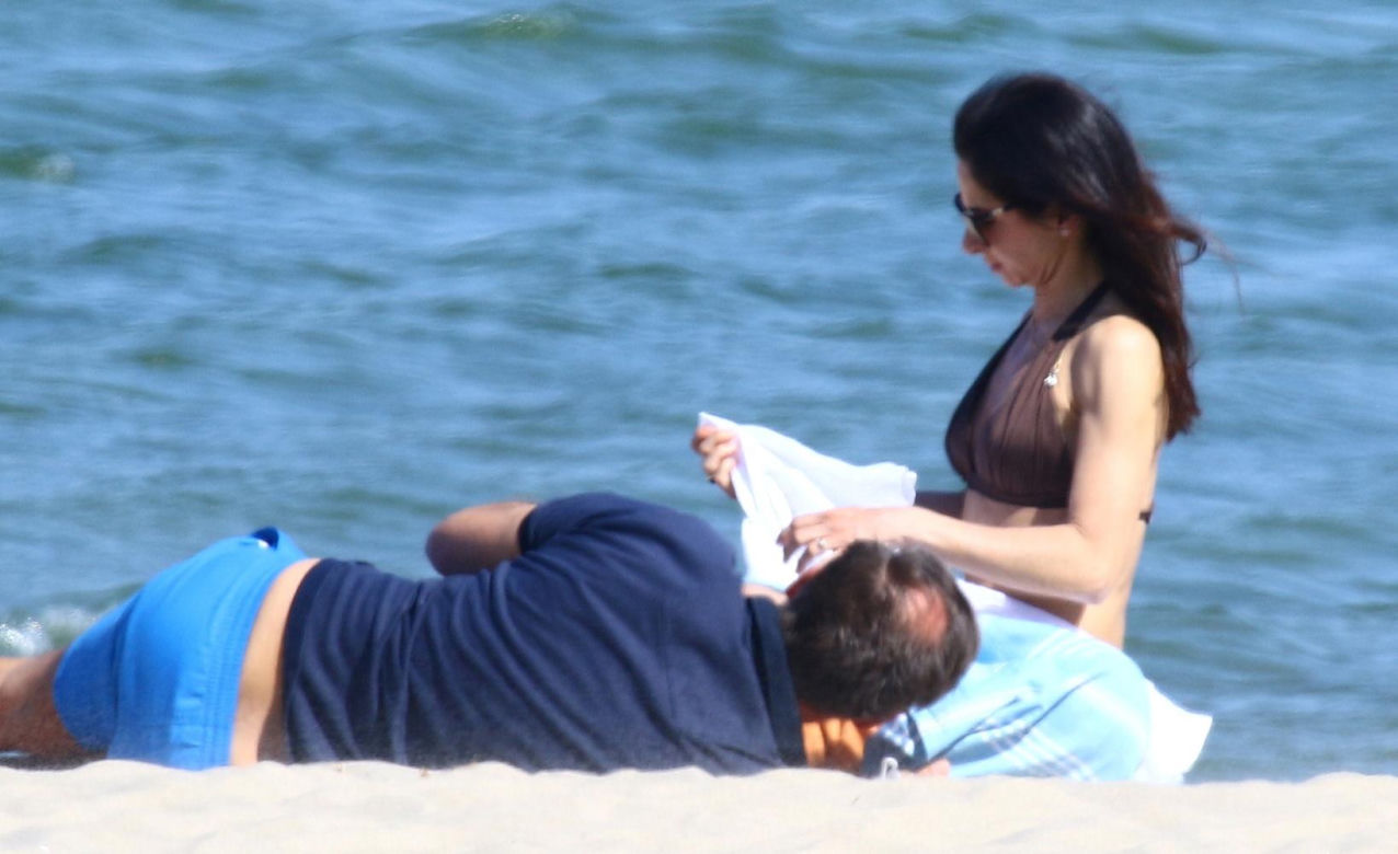 Marta Kaczyńska z mężem i synem na plaży
