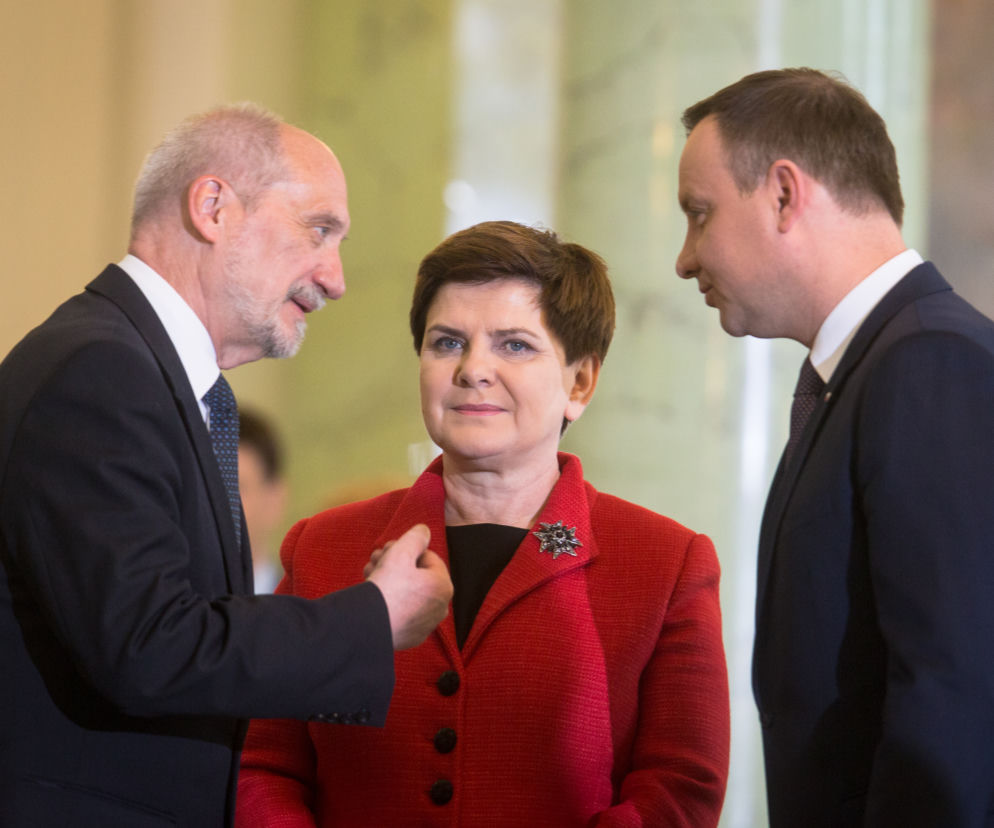 PREZYDENT CHCE WYRZUCENIA MACIEREWICZA