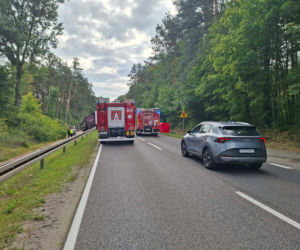 Śmiertelny wypadek w Stykowie na DK 42. Na miejscu zginął 23 letni mężczyzna