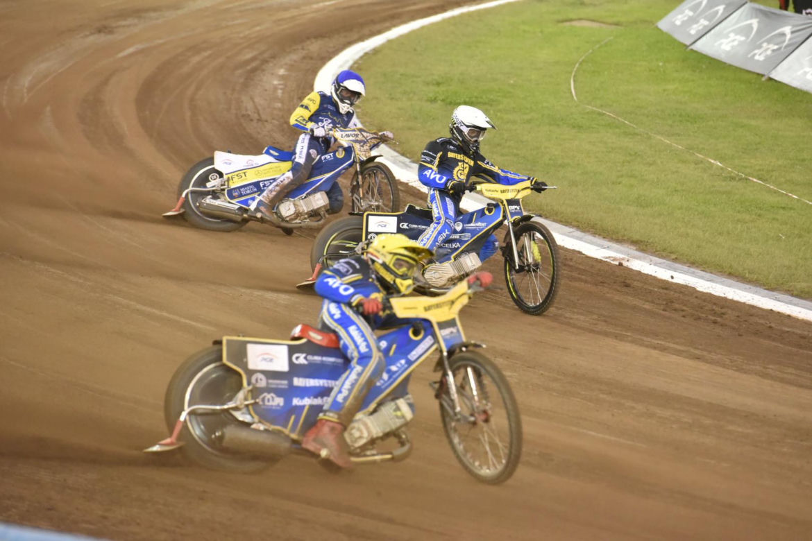 PRES Grupa Deweloperska Toruń - Bayersystem GKM Grudziądz, zdjęcia Motoareny. Fotorelacja z trybun i toru