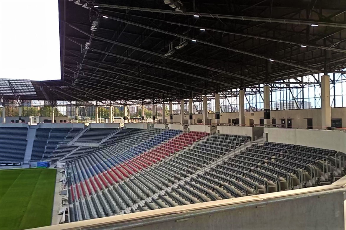 Spacery po nowym szczecińskim stadionie przyciągnęły wielu chętnych
