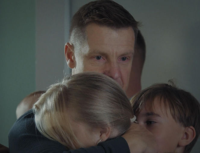 M jak miłość, odcinek 1908. Lenka (Olga Cybińska), Misiek (Aleksander Bożyk), Paweł (Rafał Mroczek), Kinga (Katarzyna Cichopek), Piotrek (Marcin Mroczek)