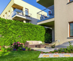 Ogródek przy mieszkaniu w bloku