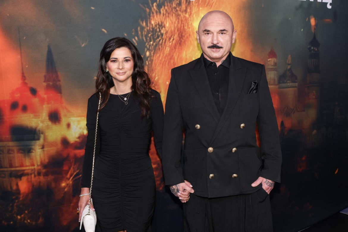 Patryk Vega z żoną na premierze filmu "Putin"