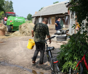 Rolnicy. Podlasie. Tak kiedyś mieszkali Gienek i Andrzej z Plutycz. Fani mogą być w szoku!