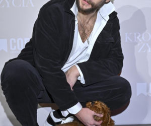 Herbuś w garniaku, Paschalska w lateksie, ale to Fabijański skradł show… pieskiem!