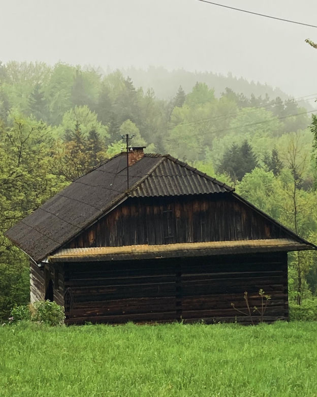 Remont drewnianej chaty w Tropiu (woj. małopolskie)