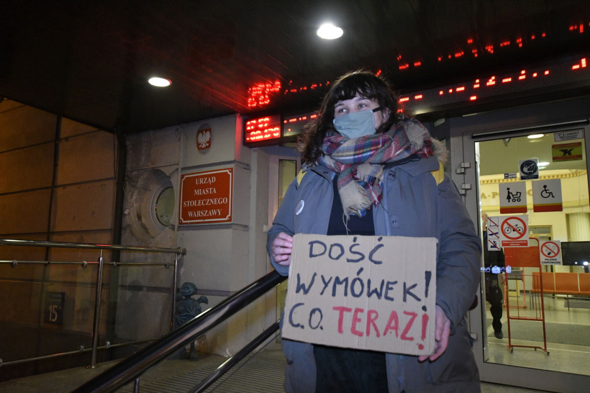 Mamy dość życia bez kaloryferów! Protest pod urzędem dzielnicy Praga-Północ