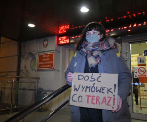 Mamy dość życia bez kaloryferów! Protest pod urzędem dzielnicy Praga-Północ