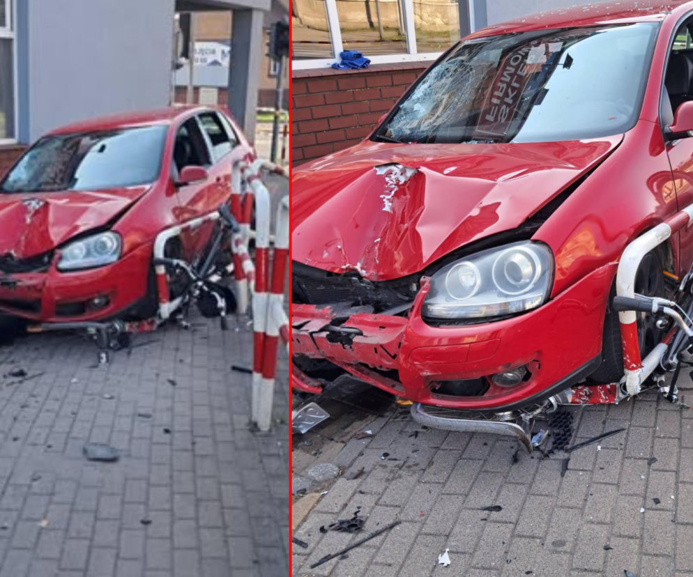 Rozbity czerwony volkswagen i zmiażdżony rower na barierkach w Pleszewie. O wypadku przeczytasz na Eska Poznań.