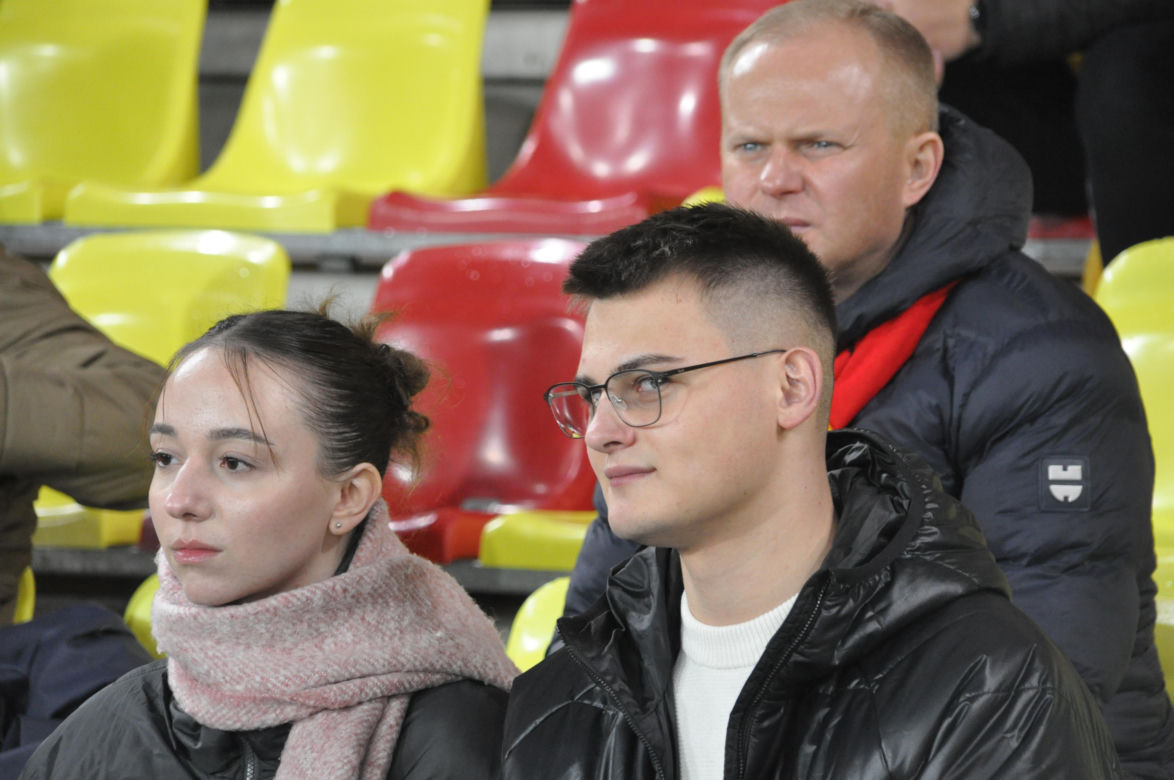 Żółto-czerwono na Suzuki Arenie! Zdjęcia kibiców na meczu Korona Kielce - Jagiellonia Białystok