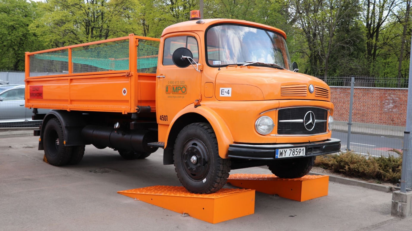 MPO Warszawa reaktywuje 54-letniego mercedesa!