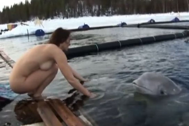 Naga kobieta i walenie
