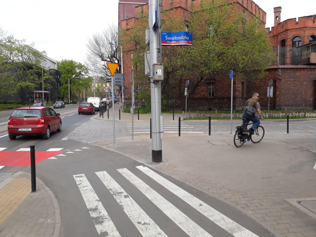 Rowerowe teleporty we Wrocławiu. Tutaj niespodziewanie kończą się drogi