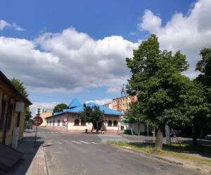 To miasto ma jeden z najpiękniejszych pałaców w Łódzkiem. Zachwyca też klasztorem