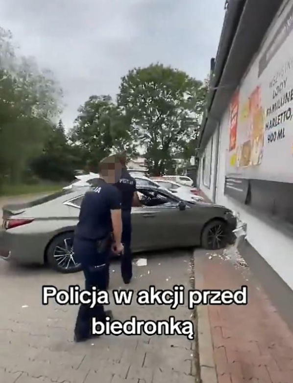 Strzelanina pod "Biedronką" w Bolkowie. Wyciekło szokujące nagranie z interwencji. Policjant ranny