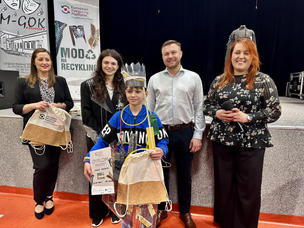Szykowne śmieci – projekt „Moda na recykling” w gminie Mordy