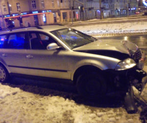Wypadek w Grudziądzu. Pijana 34-latka uderzyła w latarnię! [ZDJĘCIA]