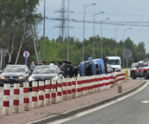 Stojadła: Zderzenie busa i osobówki, poszkodowanych jest aż 10 osób