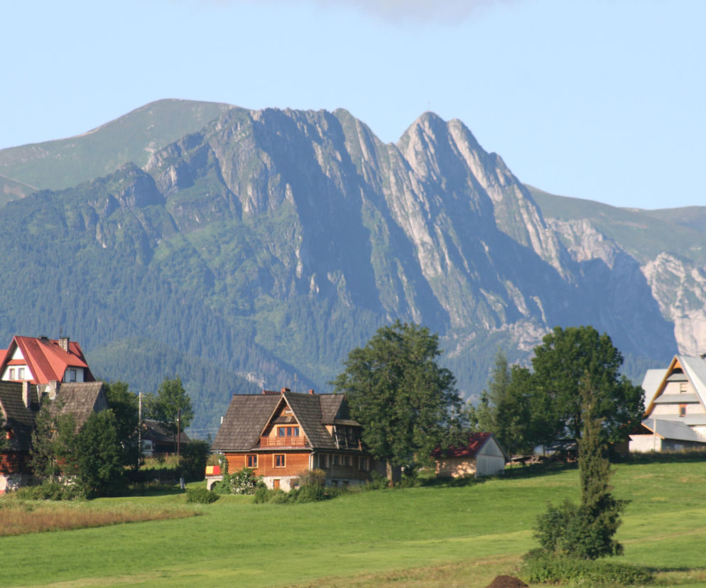To najtrudniejsza nazwa miejscowości w Małopolsce. Widok na Tatry zachwyca, ale jej nie wymówicie [GALERIA]