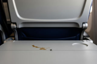 Zazdrosny mąż rzucał pizzą. Co jeszcze zrobili pasażerowie na pokładzie samolotu?