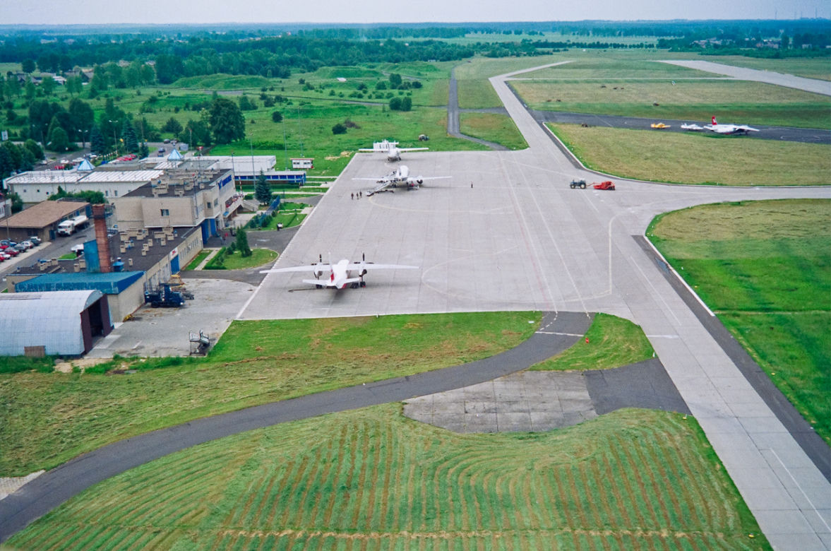 Tak się kiedyś latało! Katowice Airport 20 lat temu. Te zdjęcia to prawdziwa podróż w czasie