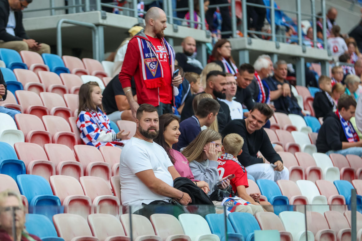 Sportowe emocje na trybunach podczas meczu Górnik Zabrze - Piast Gliwice