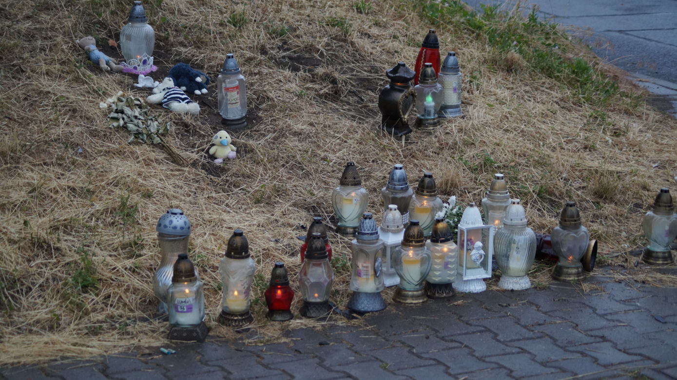 Korona księżniczki i pluszowe misie w miejscu tragedii! Tu zginęła 12-letnia Wiktoria [ZDJĘCIA, WIDE]