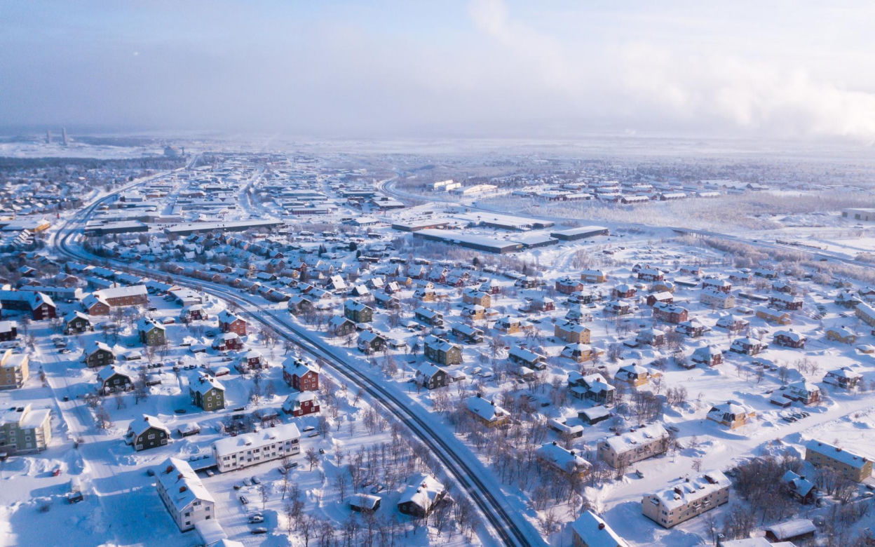 Kiruna w Szwecji. Miasto, w którym zima nigdy się nie kończy