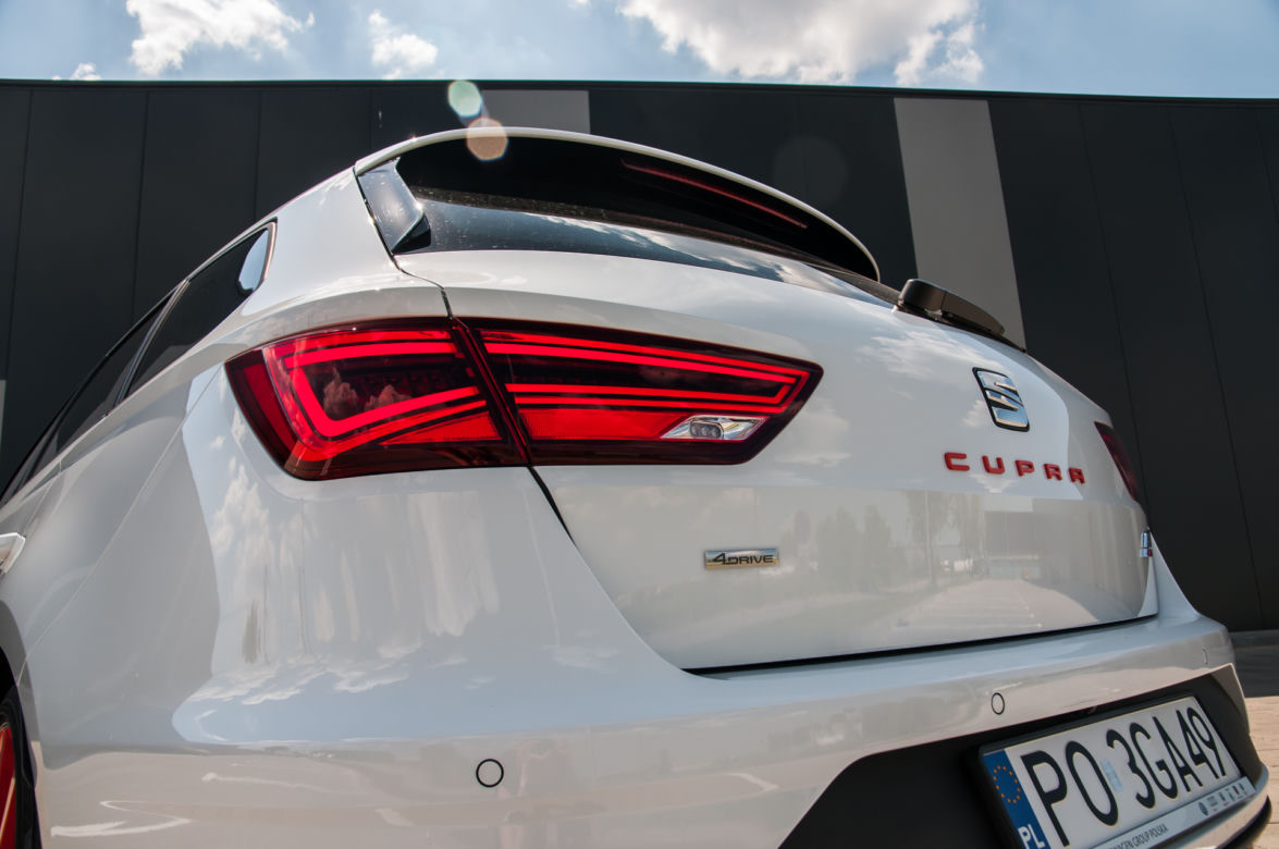 Seat Leon ST Cupra 2.0 TSI 300 KM DSG6 4Drive 
