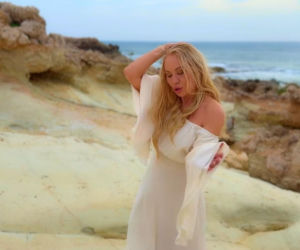 Monika Jarosińska rozlicza się z bolesną przeszłością. To nie żal, to jest śpiew. WIDEO