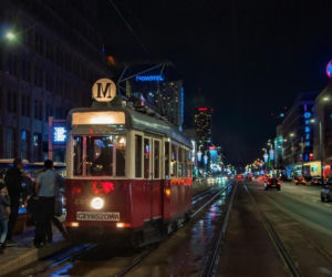 Tramwaj linii M na ulicach Warszawy