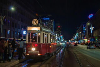 Tramwaj linii M na ulicach Warszawy