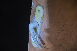 Drzwi pokrył szron, 30-latek powoli zamarzał! Uratował go anonimowy telefon do służb