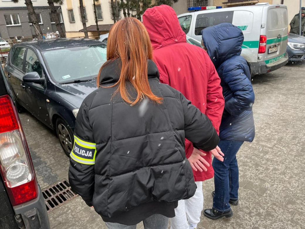 Oszukali metodą na policjanta ponad 40 osób. Straty szły w miliony