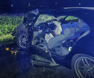 Poważny wypadek pod Płockiem. Bus przewrócił się na bok, sześć osób trafiło do szpitala