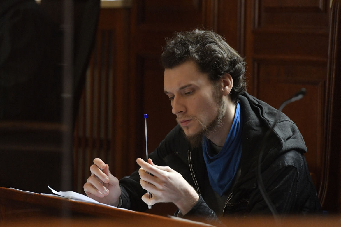 Amerykanin Karl Pfeffer gra przed sądem